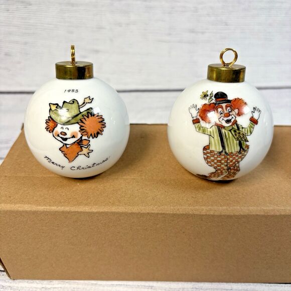 Vintage '83 Hand Painted Circus Clown Ceramic Christmas Ornaments Lot 4 Signed - Picture 2 of 7